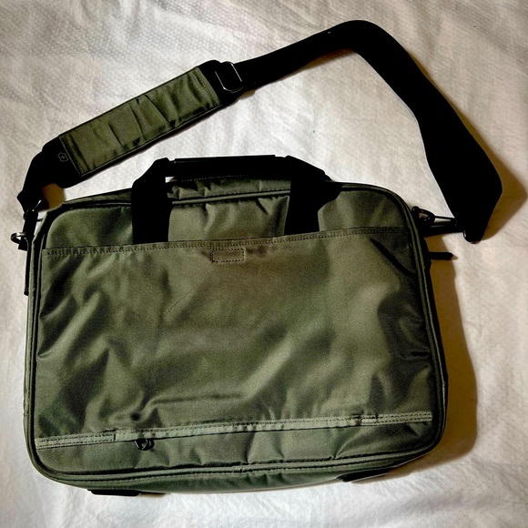 VICTORINOX laptop bag with a lot of pockets with Trolley sleeve. Unisex - Picture 3 of 6